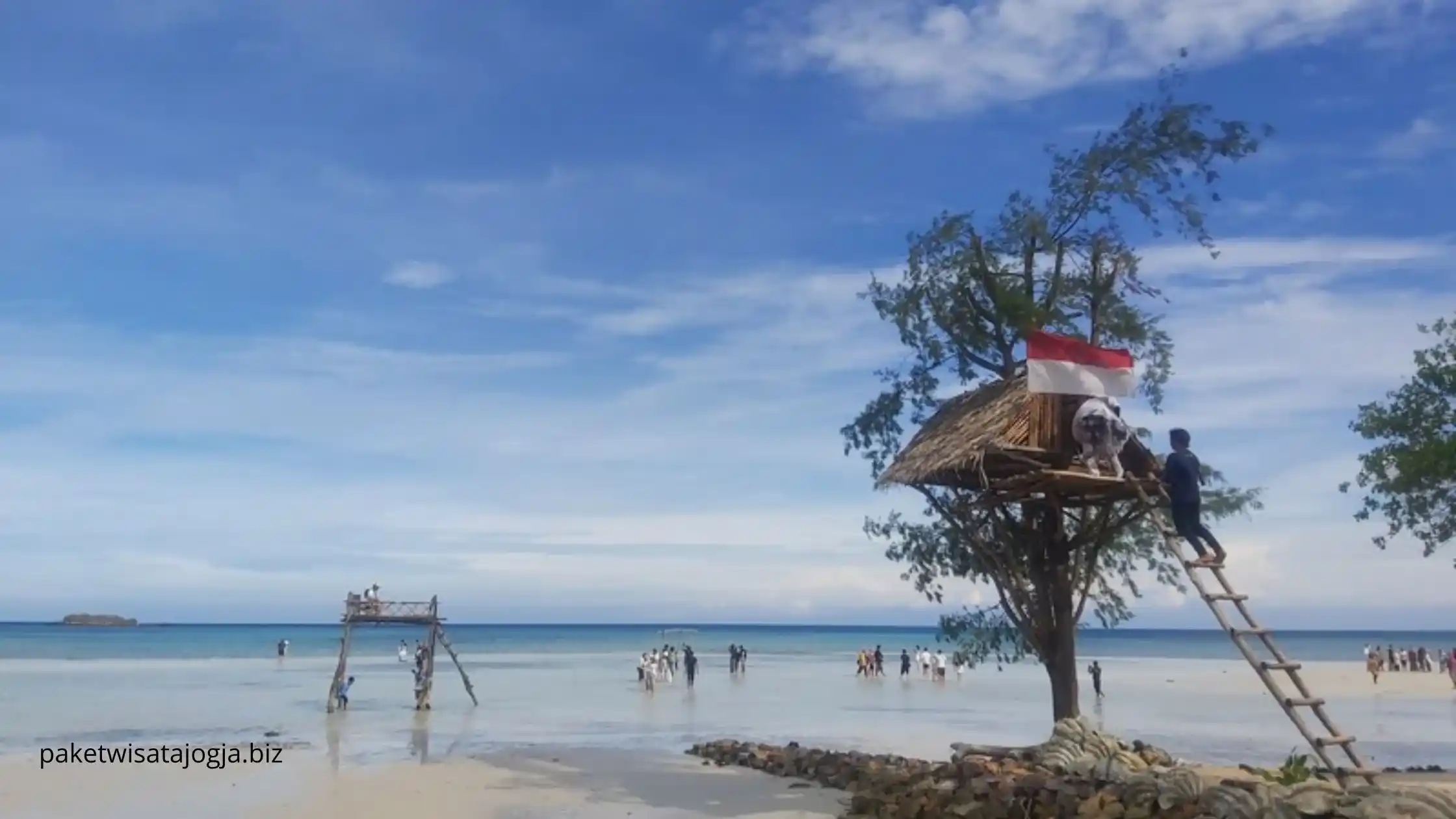 Tiket masuk Pantai Bobby Karimunjawa